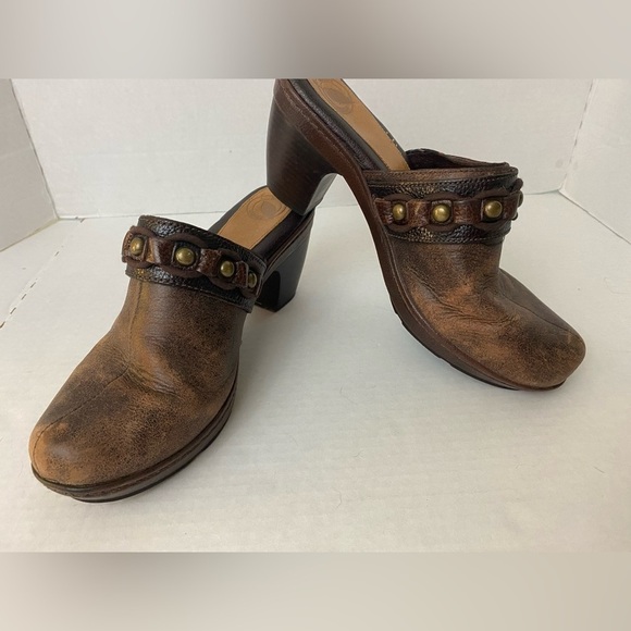 Nurture Dory Womens 8 1/2 M Clogs Mules Brown Metal Stud Leather 3" Heel Slip On - Picture 2 of 10